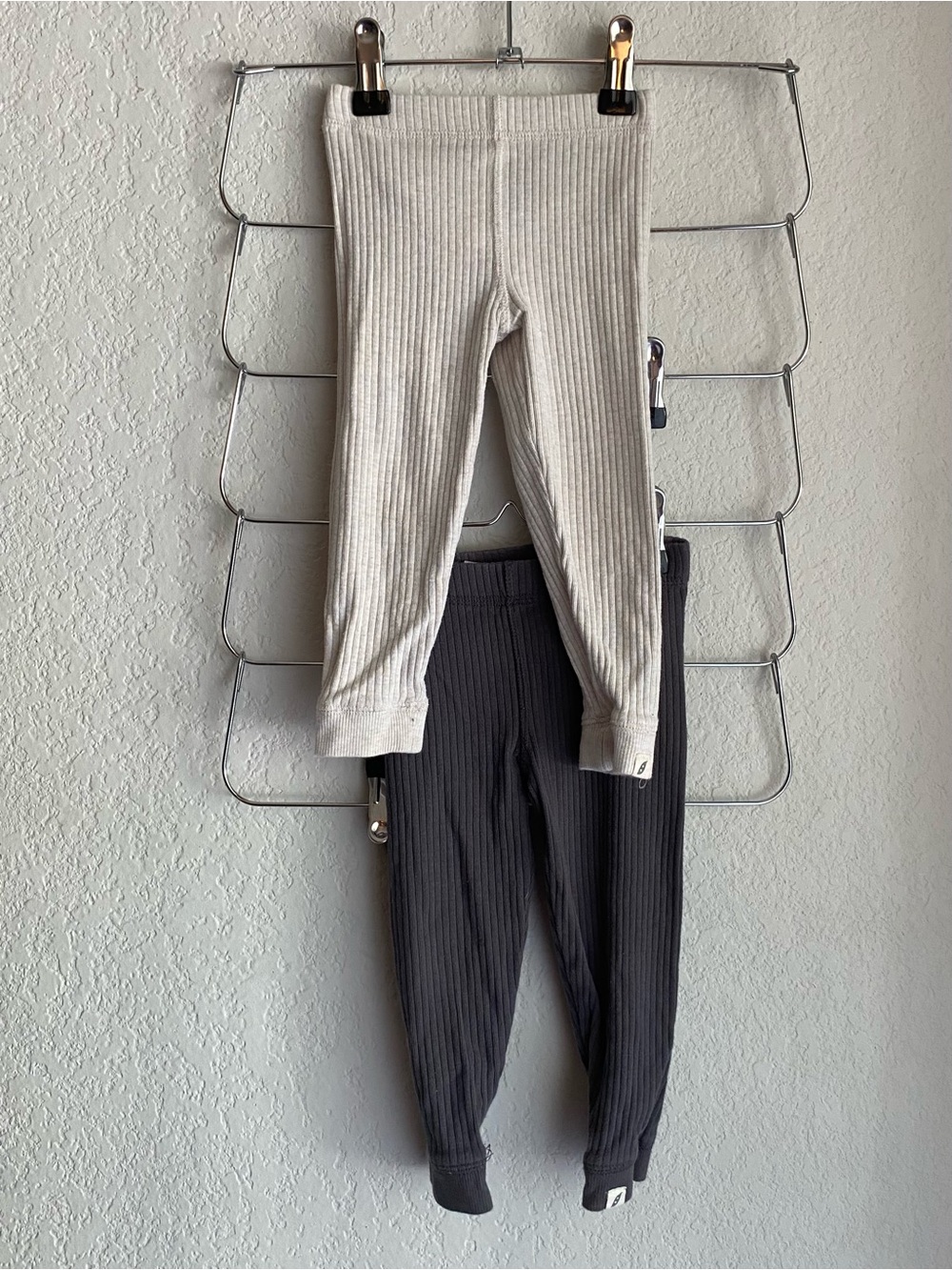 Kids Ribbed Leggings Set in Cream and Charcoal
